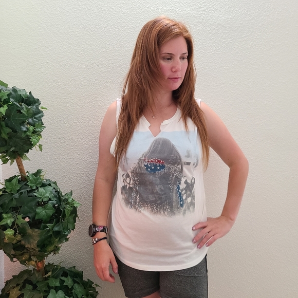 Vintage Style Sleeveless Graphic Tank - Picture 9 of 16